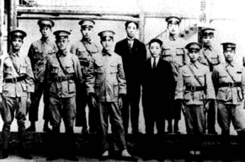 我*党**在黄埔军校的政治部主任,除了周恩来,还有这个人