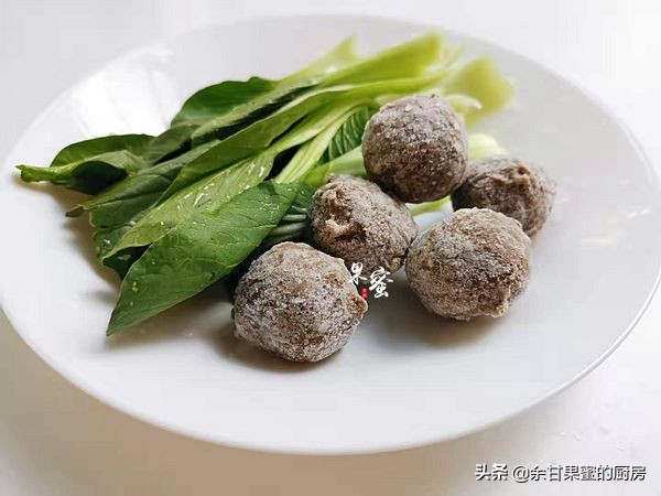 热乎乎的一碗酸辣米粉汤,好吃米粉汤