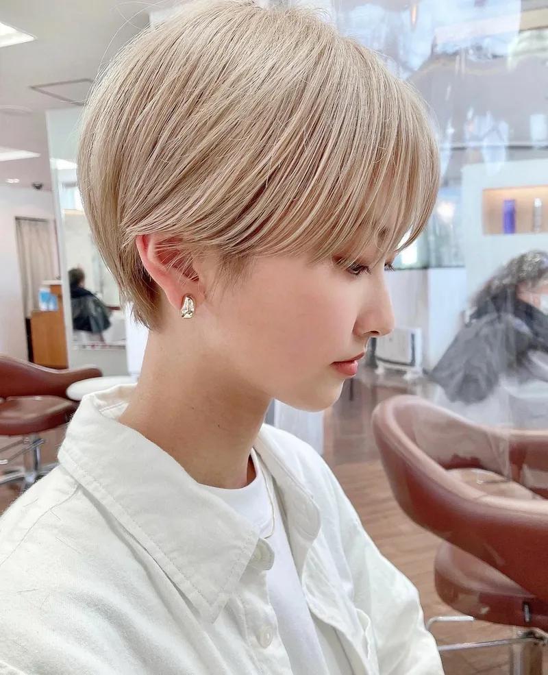 挂耳短发短款,挂耳式小短发