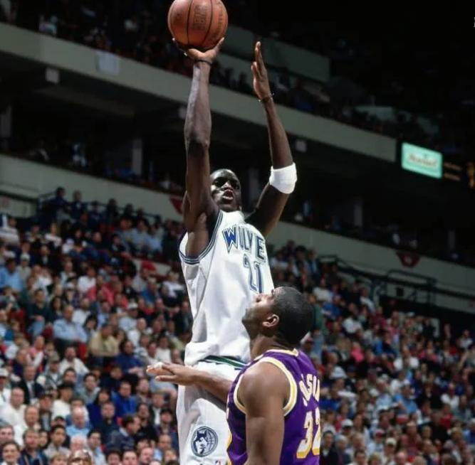 有的照片一眼看上去就感觉不对劲,有些图片看起来很普通