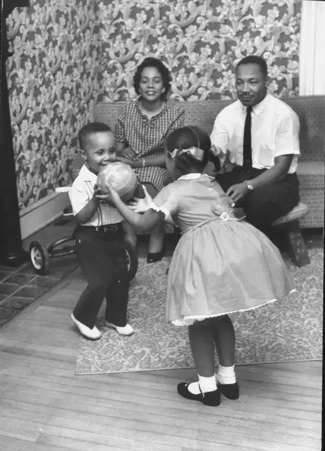 1949年梦露老照片,100张罕见的名人年轻时候的照片