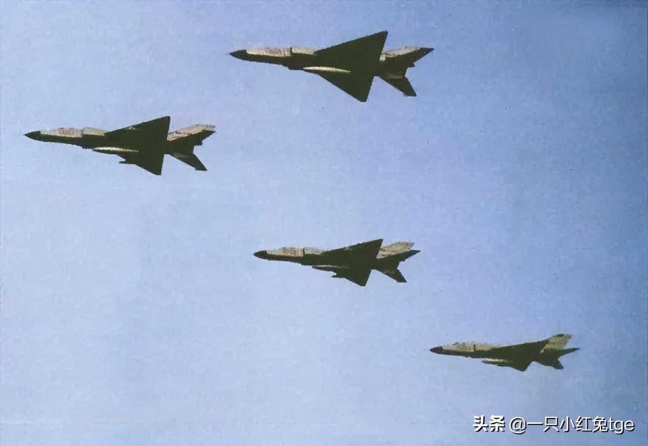 缇庡啗绌哄啗瑁呭澶у叏,閭ｄ簺骞村厰瀛愭悶鍒扮殑瑁呭