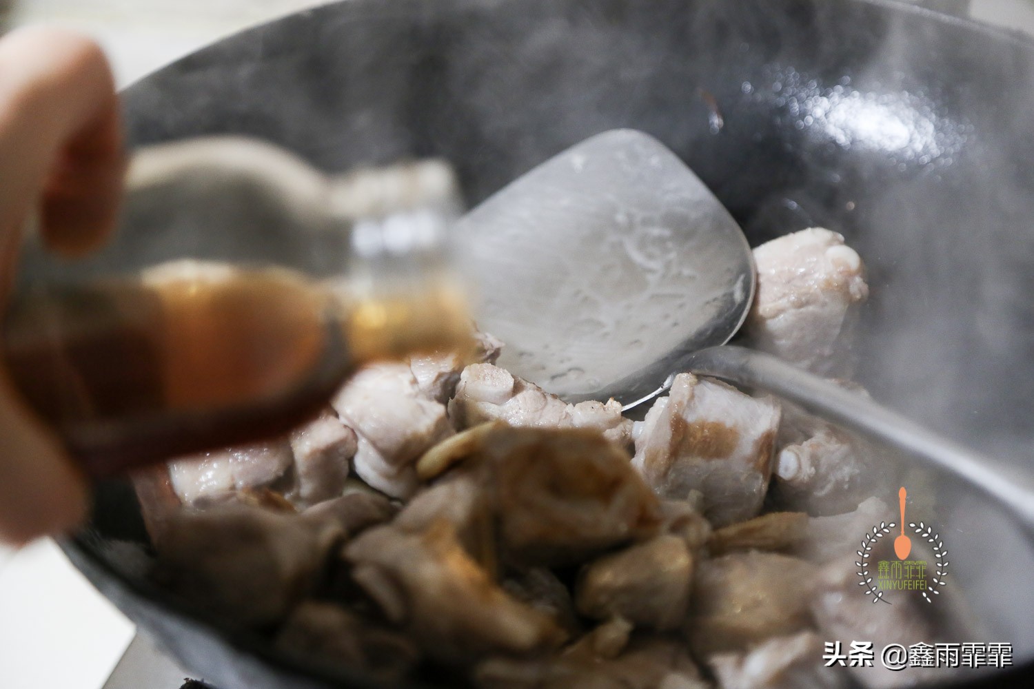 排骨焯水后肉又硬又柴,排骨焯水口感变硬