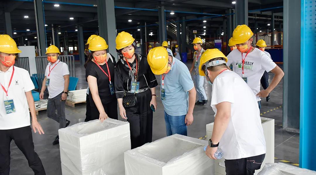 走进永亨—成都市家具商会举办办公家具标杆企业学习沟通沙龙活动