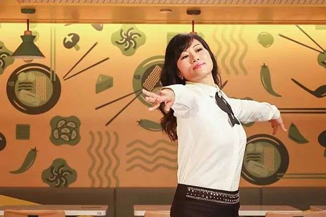 帮出轨丈夫收拾完烂摊子，又给虐猫惹众怒的女儿打掩护，太惨了吧