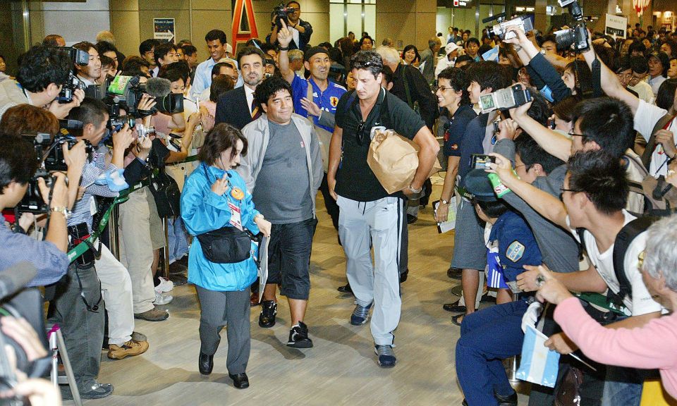 马拉多纳为什么一半天使一半魔鬼,一代球王迭戈马拉多纳