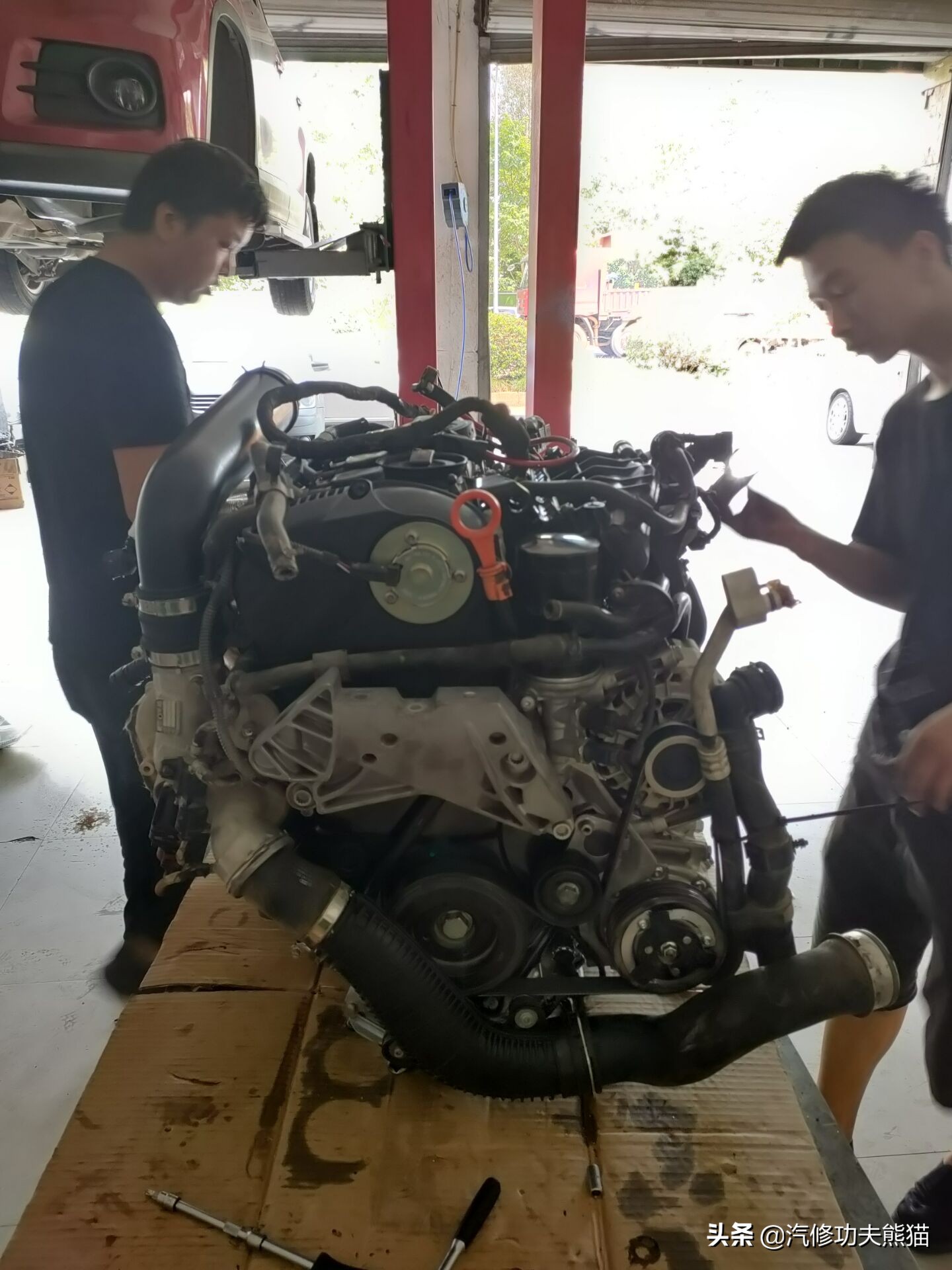 老途观发动机漏油维修,老途观涡轮增压器漏油维修多钱