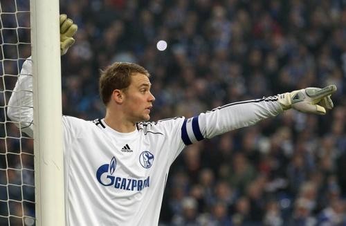 揭秘！因一次迟到成为门将，离开前遭受球迷掌掴，门卫第一人