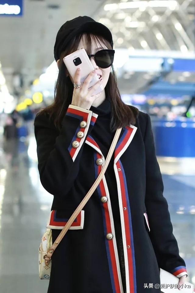 马蓉背的香奈儿包包,马蓉穿短裤大衣