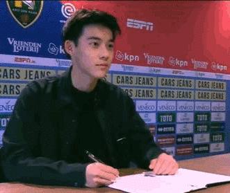 颜值太过出众,颜值出众才能被关注吗