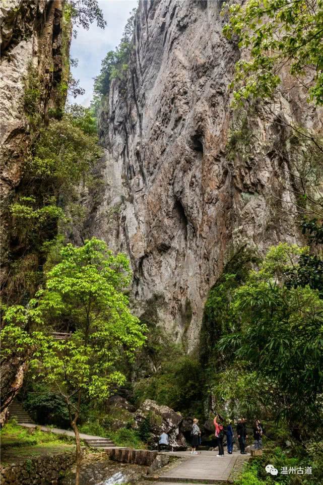 悬崖栈道景区游览图,旅游绝壁栈道探险