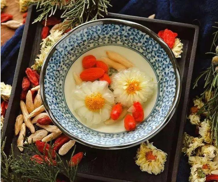 眼睛干涩视力模糊红血丝,眼睛干涩视力模糊视力下降