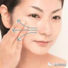 额头肤色暗沉怎么改善,改善暗沉提亮肤色护肤