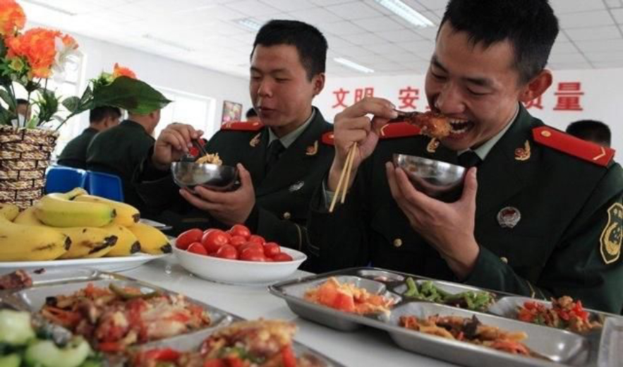 中国和美国哪个国家军队伙食最好,美国军人伙食真实感受