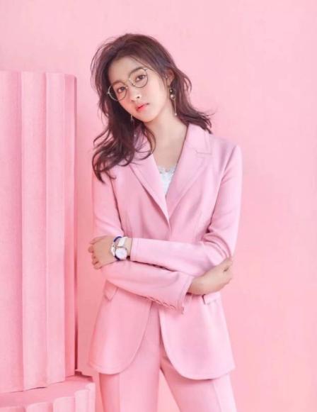 关晓彤九头身完整视频,关晓彤运动风搭配