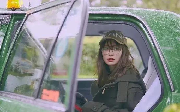倪妮高马尾走秀,倪妮民国学生装