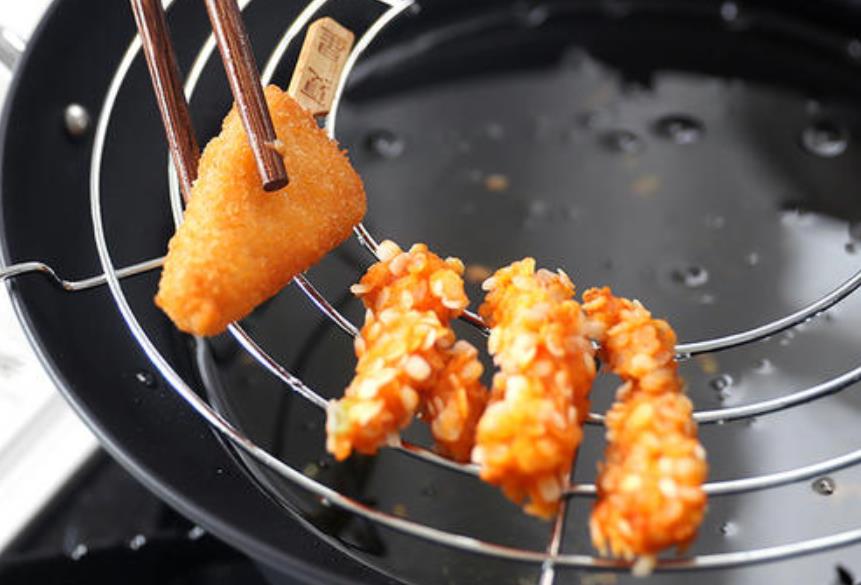 炸过东西的油别倒掉教你一个诀窍,炸过的油怎么变清小窍门