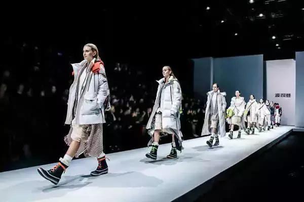 杩欐鍥借揣澶ц妯″礇璧风殑濂戞満,鍥借揣宸ㄥご璐ヤ簡