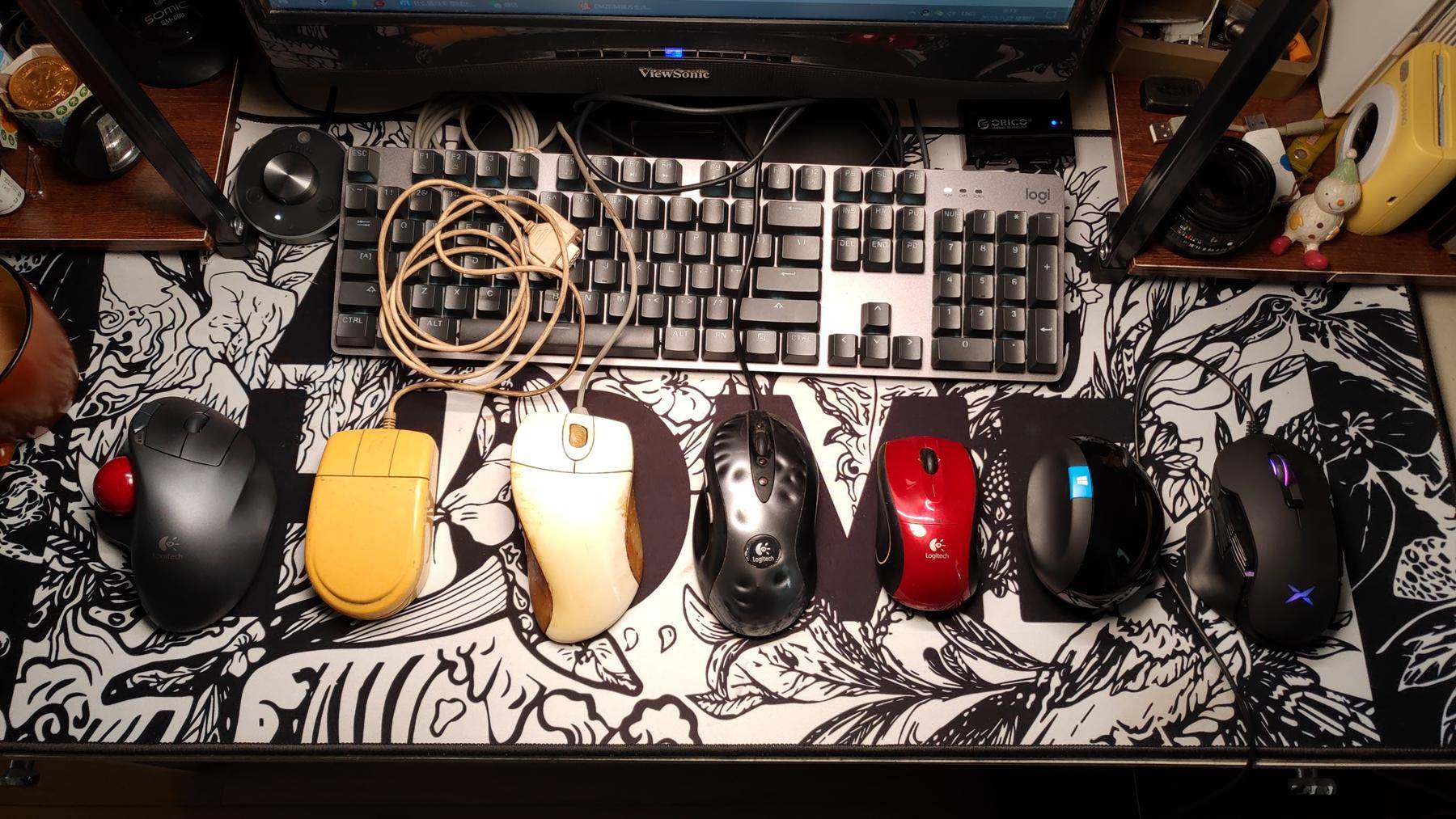 鎵嬫彙涓扮泩,鎻＄潃宸ㄨ垝鏈嶇殑榧犳爣