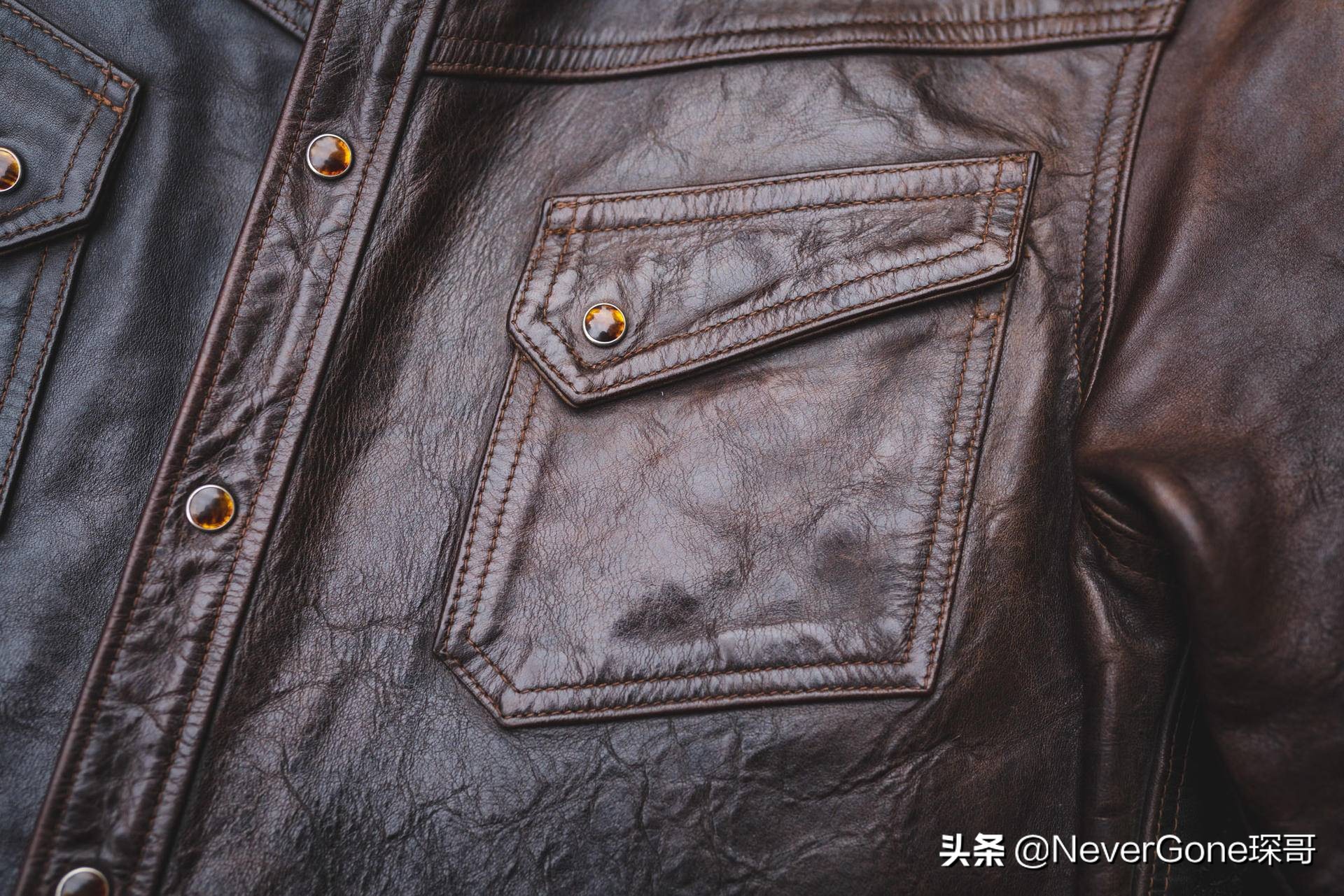 一件美特斯邦威衬衫,一件橘色衬衣