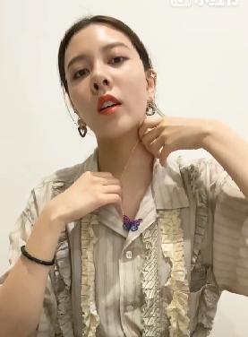 宋妍霏的潮流穿搭,宋妍霏一个被演技耽误的时尚博主