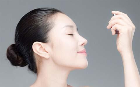 t区鼻子容易出油该怎么解决,鼻子两侧冒油是怎么回事