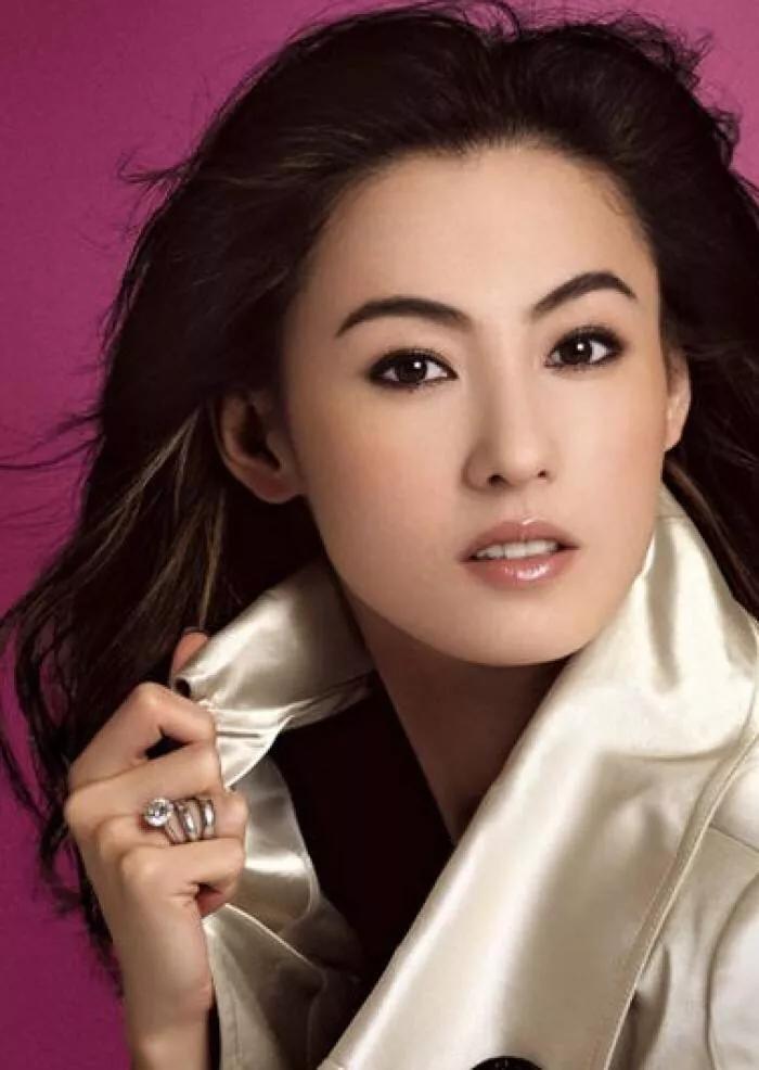 张柏芝生三胎后首度公开亮相,张柏芝三胎晒母子四人