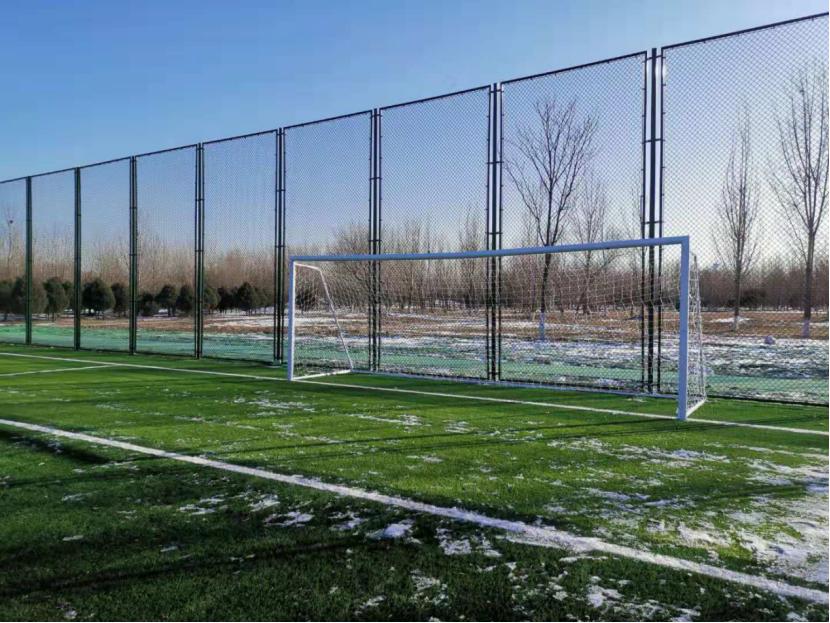 想踢球在哪里都可以踢,想踢球去哪