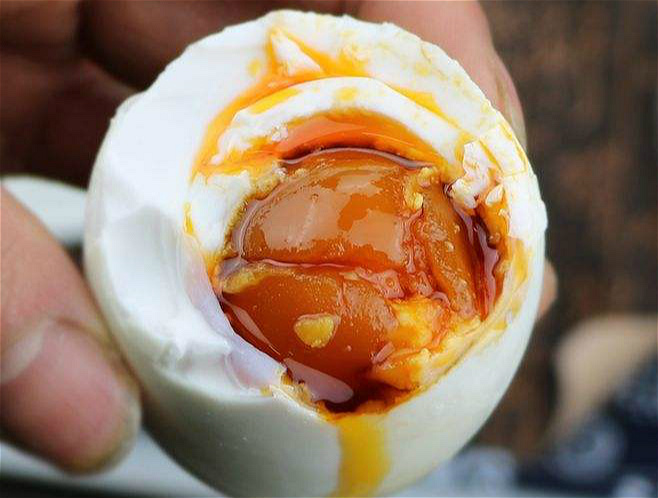 盐水腌咸鸭蛋的正确方法,腌咸鸭蛋不用酒用水滚盐技巧