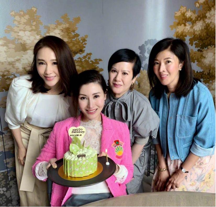 李嘉欣穿搭玫红,李嘉欣穿玫红衣