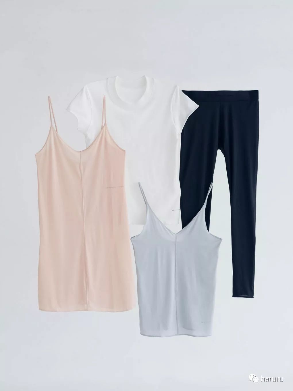 赖冠霖联名同款羽绒服,赖冠霖深蓝色西装