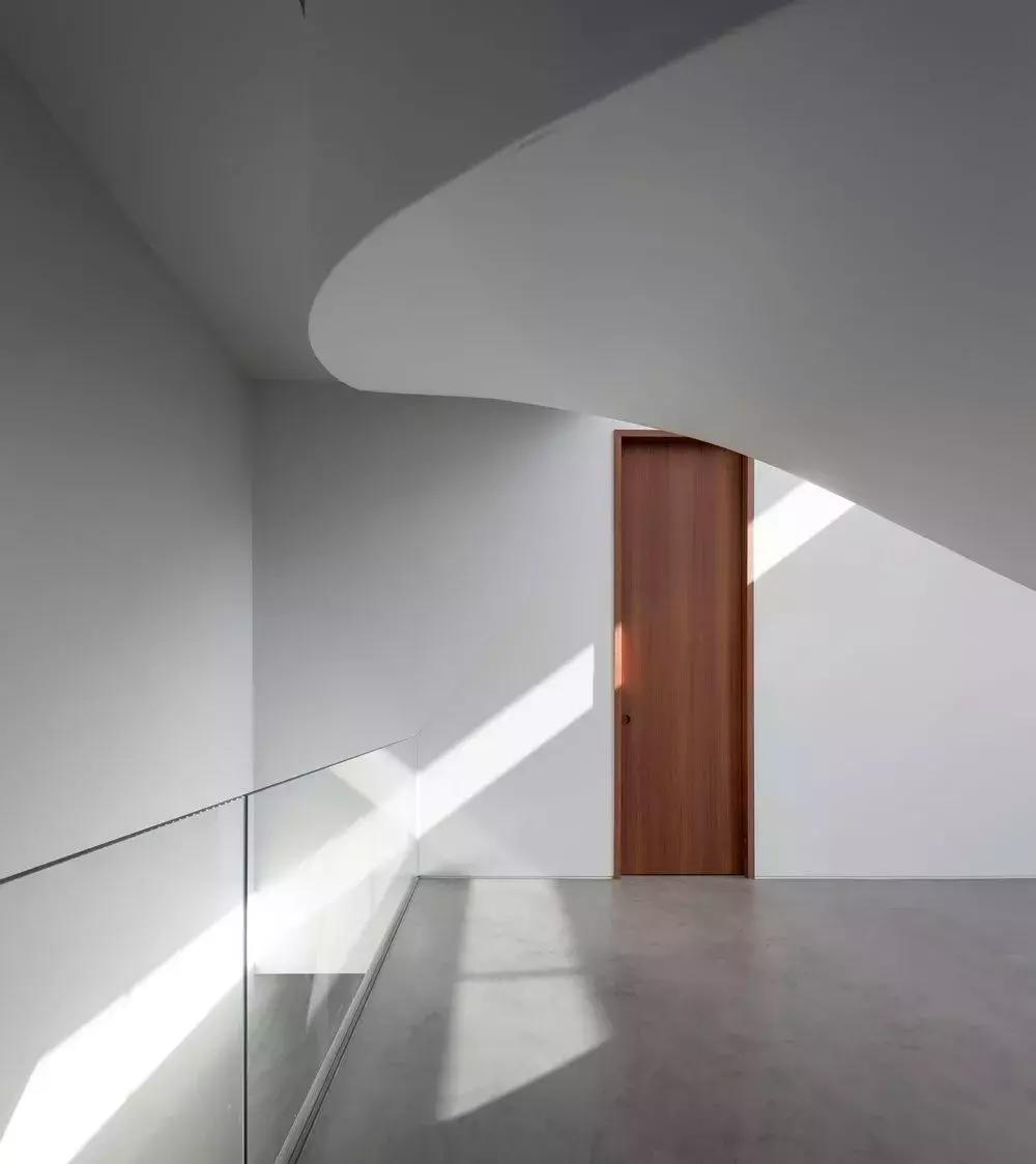 简单却又让人眼前一亮的装修,简洁的白色不简单的高级感