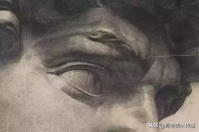 画素描石膏像的少年天才,素描真的可以把人画得活灵活现