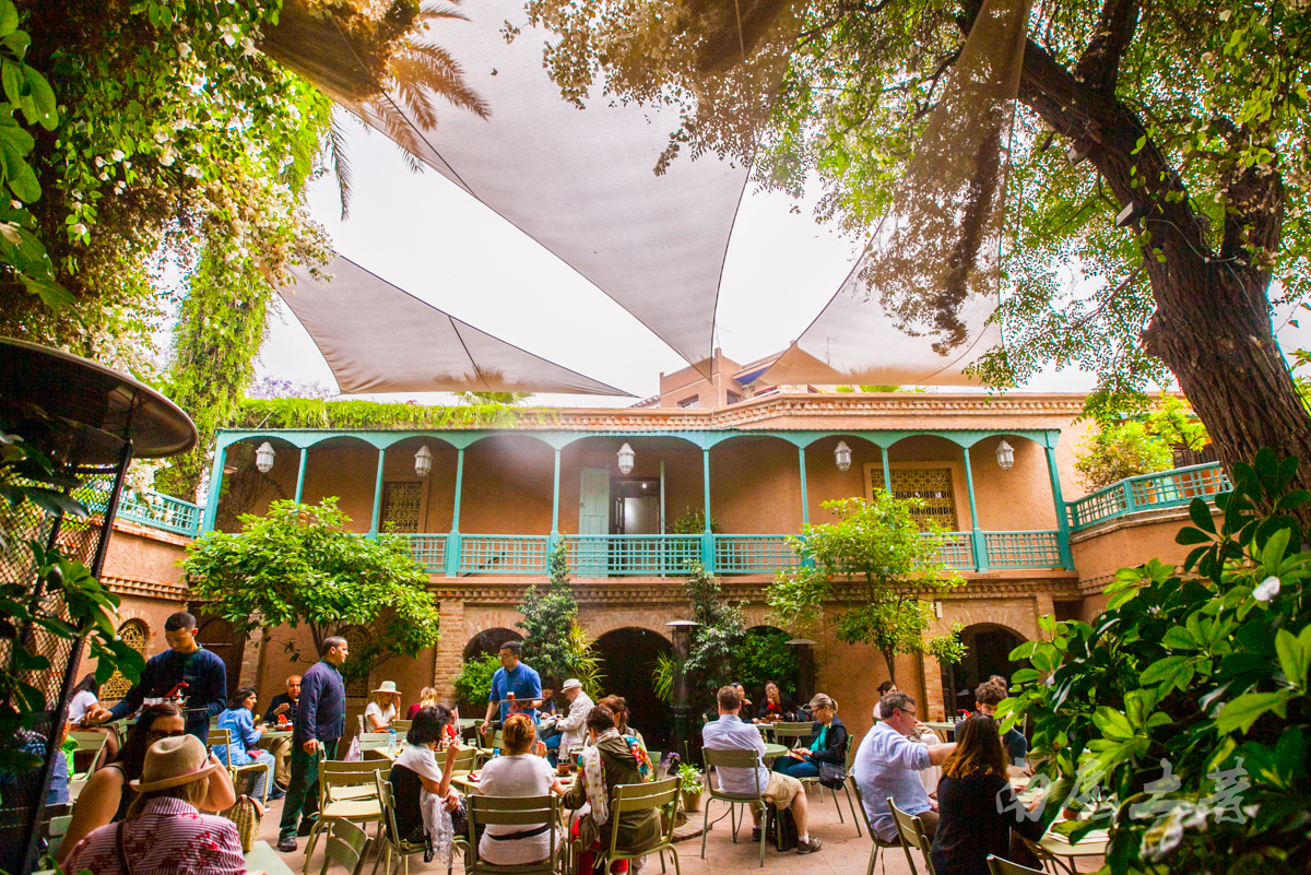 伊夫圣罗兰何时死,伊夫圣罗兰葬礼