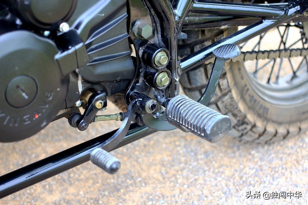 脚舒服了，鞋面也干净了---银钢悍路者300偏三轮换挡杆改前后踩