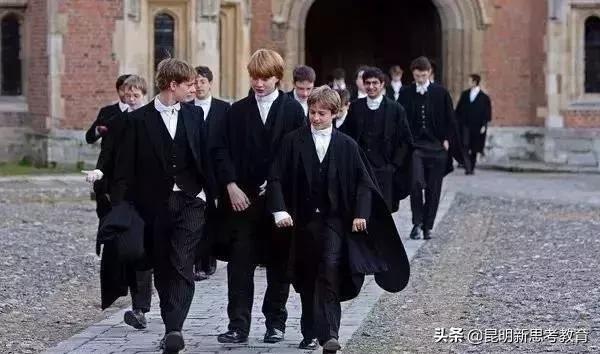 昆明所有学校校服图片,昆明哪个学校校服好看