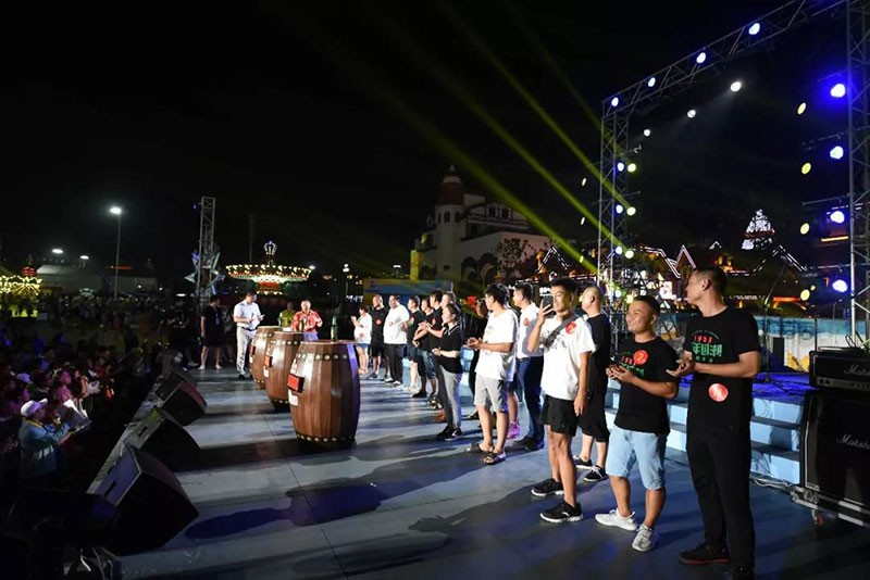 酒王大赛周赛吹瓶最快3秒70！震惊金沙滩啤酒城