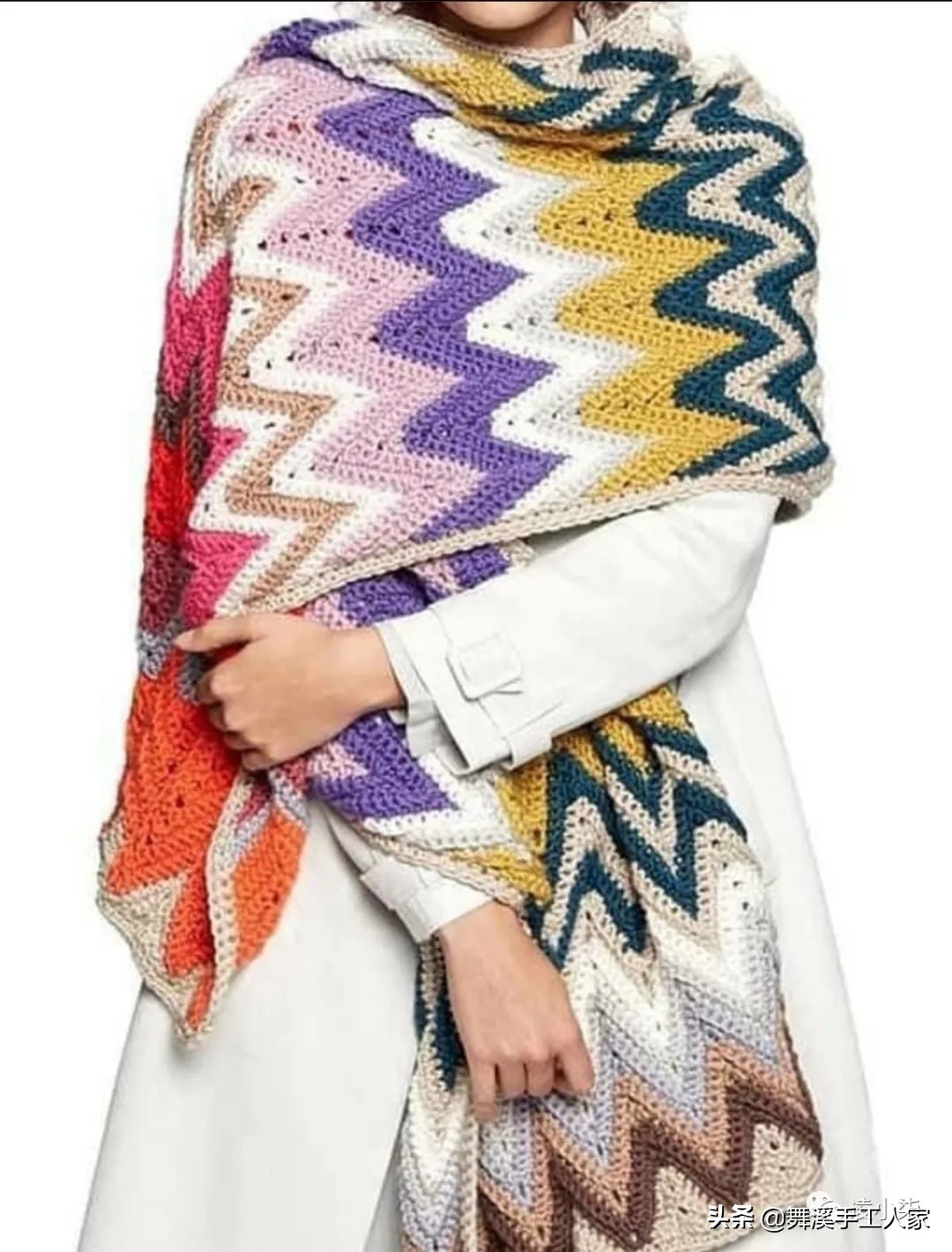 披肩围巾的教程视频简单好看,披肩围巾好看的方法冬天