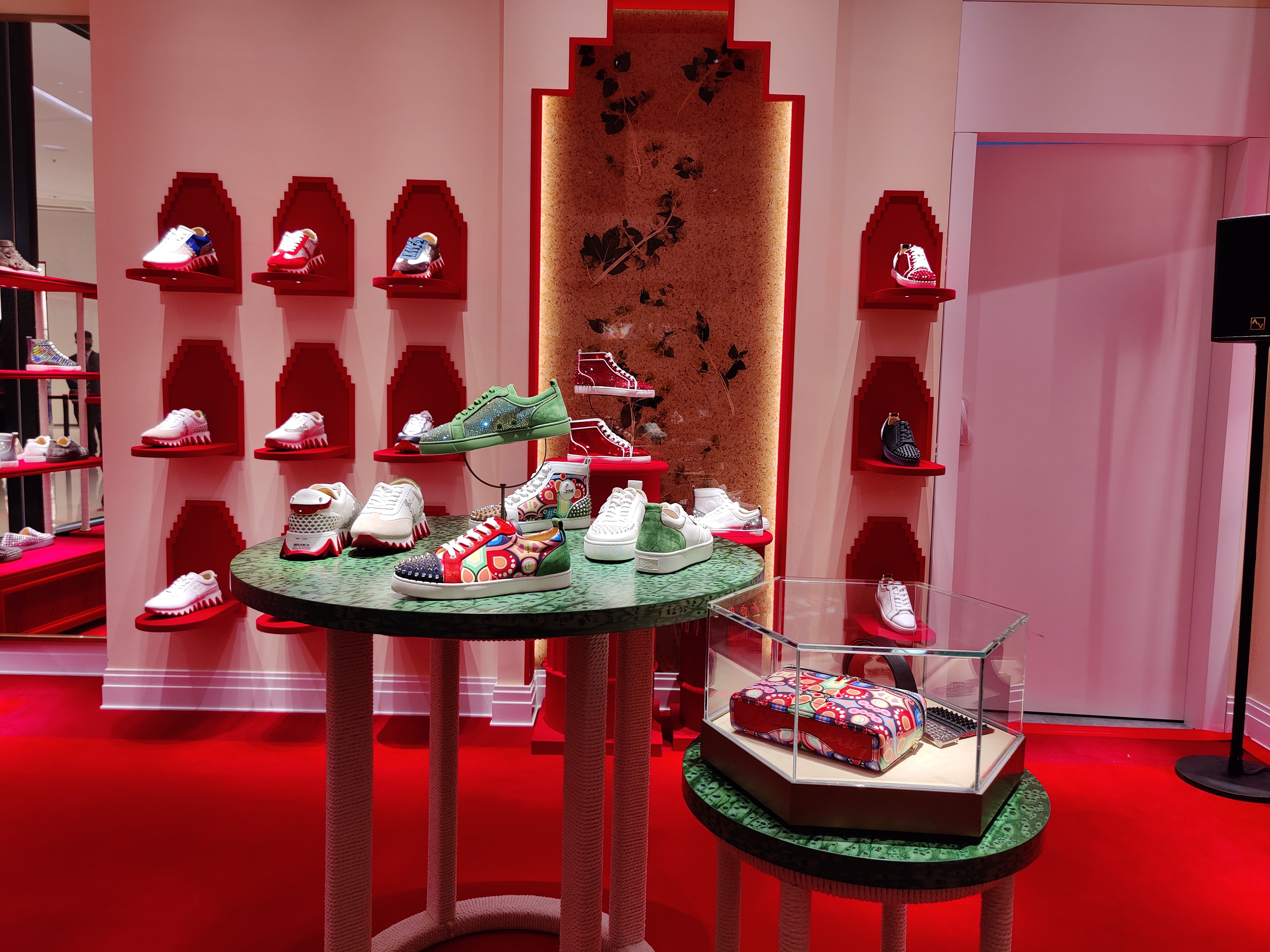 路铂廷christianlouboutin实体店,christianlouboutin路铂廷价格