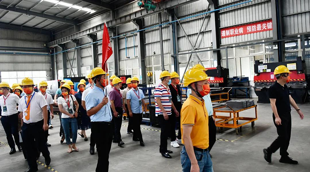 走进永亨—成都市家具商会举办办公家具标杆企业学习沟通沙龙活动
