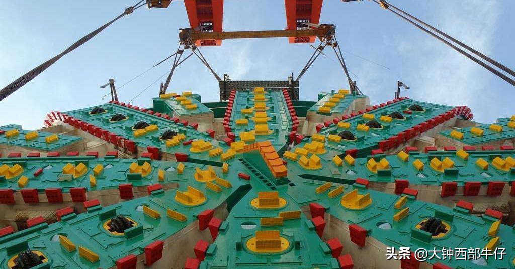 世界上最大的攻城机器是什么,世界上最大的工程机械视频大全