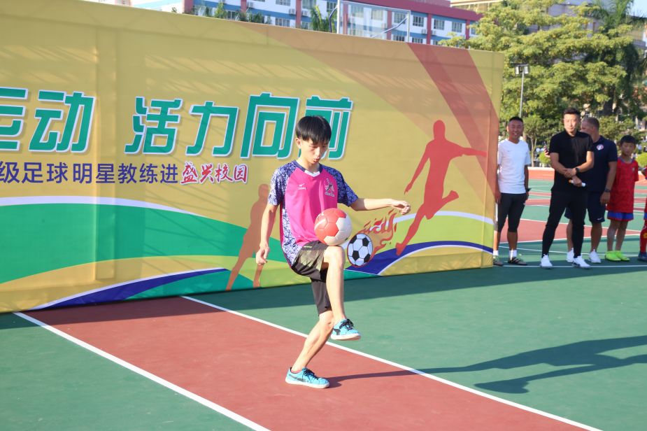 足球明星进校园,足球教练进校园