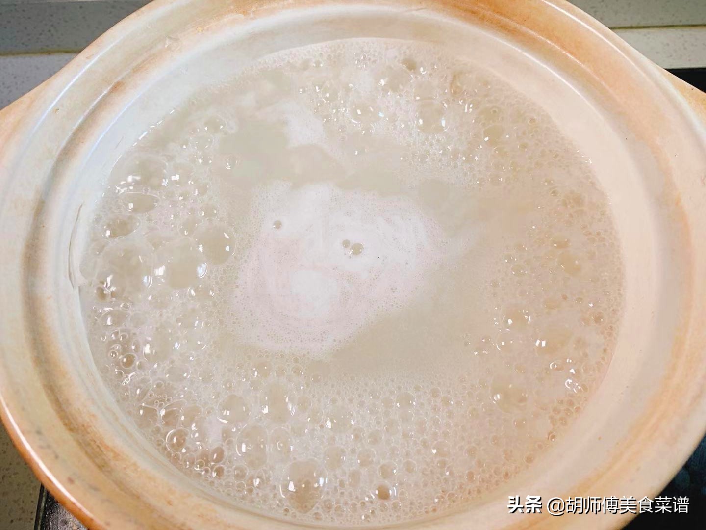 皮蛋瘦肉粥怎么做皮蛋不腥气,做皮蛋瘦肉粥需要冷冻大米吗