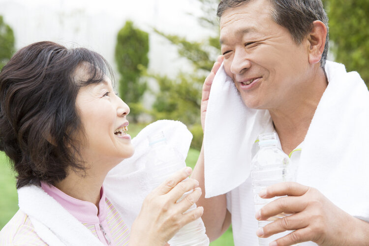 老年人夫妻一起睡的好处,老年人夫妻分床睡都有哪些好处
