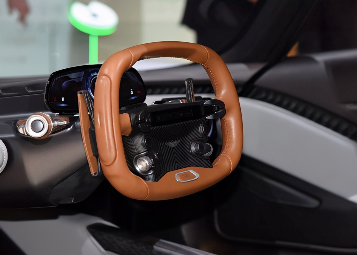 阿斯顿马丁amb001全球限量多少台,阿斯顿马丁梦幻暗夜紫