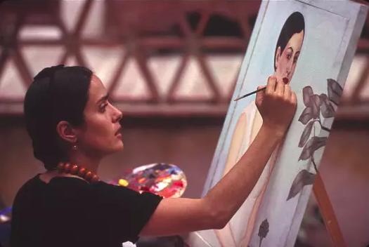 墨西哥性感女神，43岁嫁GUCCI总裁，她有的不仅是美貌