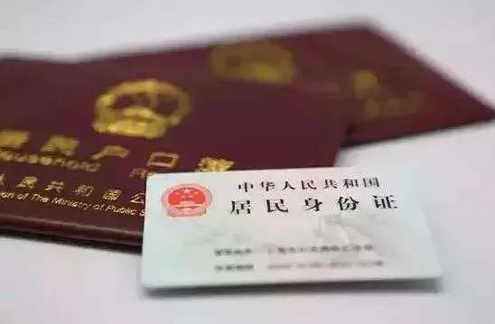 中高考学生集中办理身份证,警花提醒中高考办理身份证