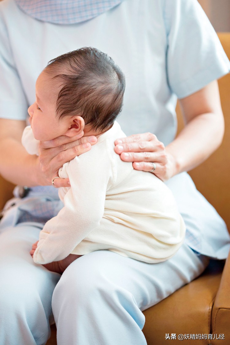 新生婴儿吐奶的原因及解决办法,如何缓解40天的宝宝吐奶呛奶问题