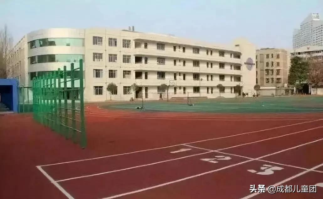 成都五朵金花小学成师附小,被大家成为中戏的五朵金花之一