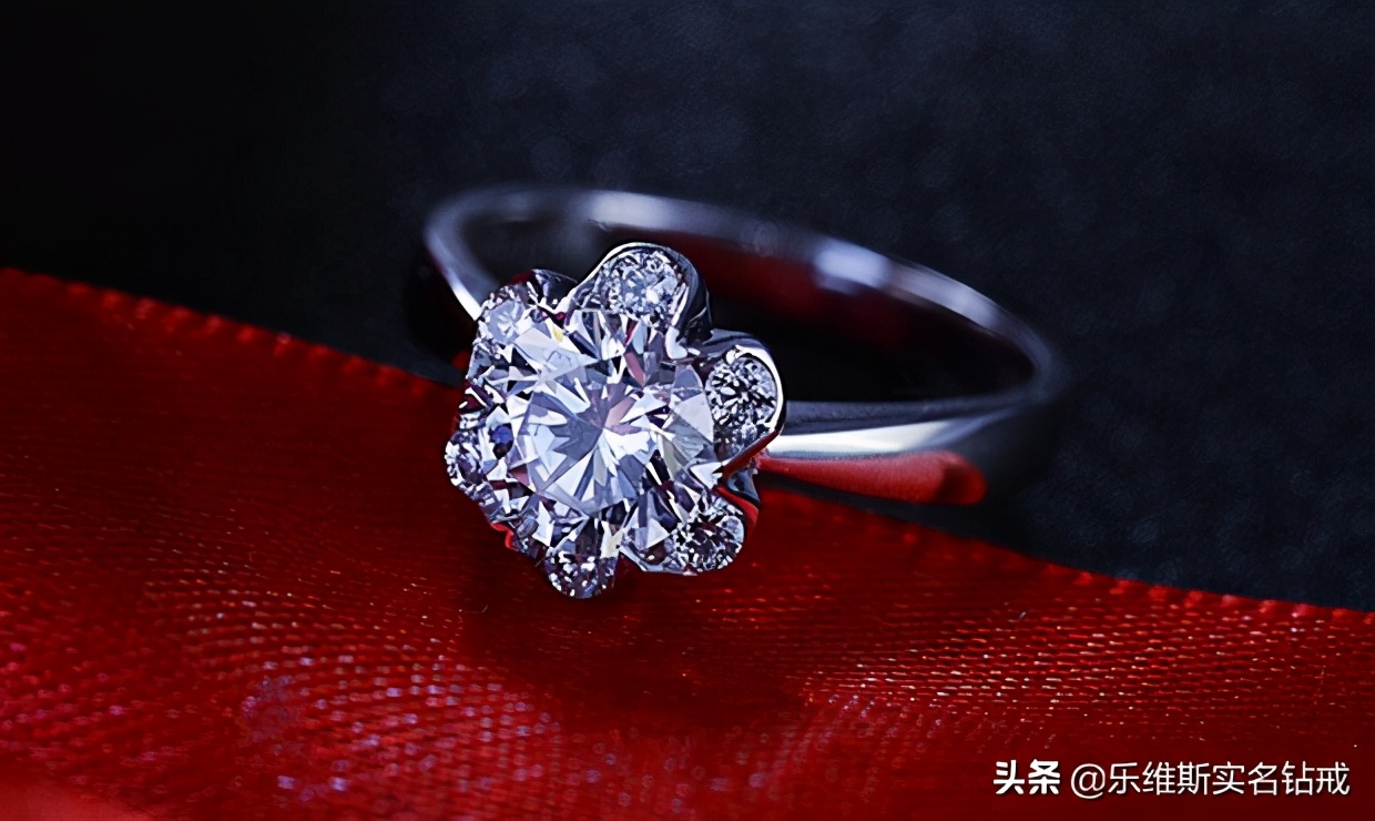 铂金戒指价格,pt900铂金钻戒回收价格